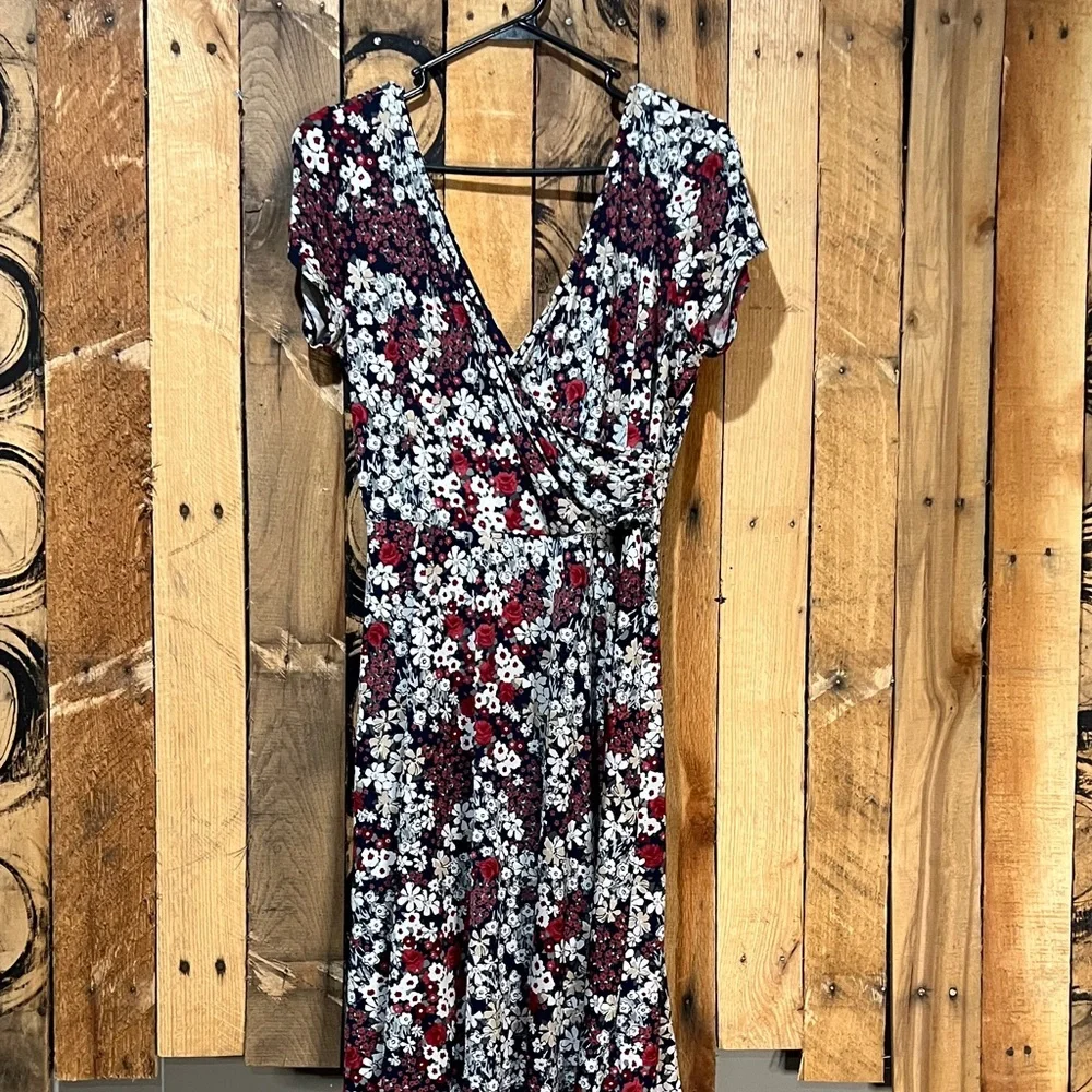 Kaileigh (stitch fix haul) Floral Wrap Midi Dress - Navy, Red & White, grey - Picture 2 of 6